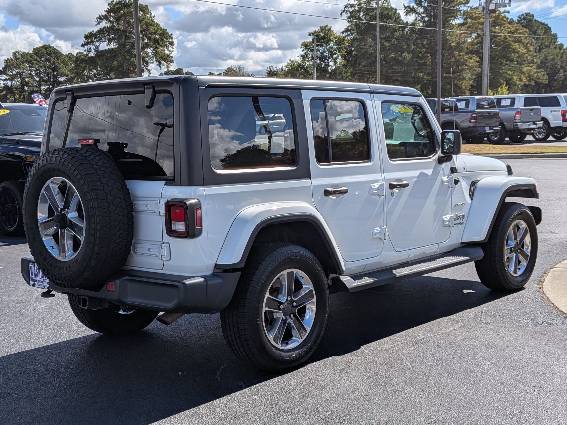 Used 2019 Jeep Wrangler Unlimited Sahara image 5