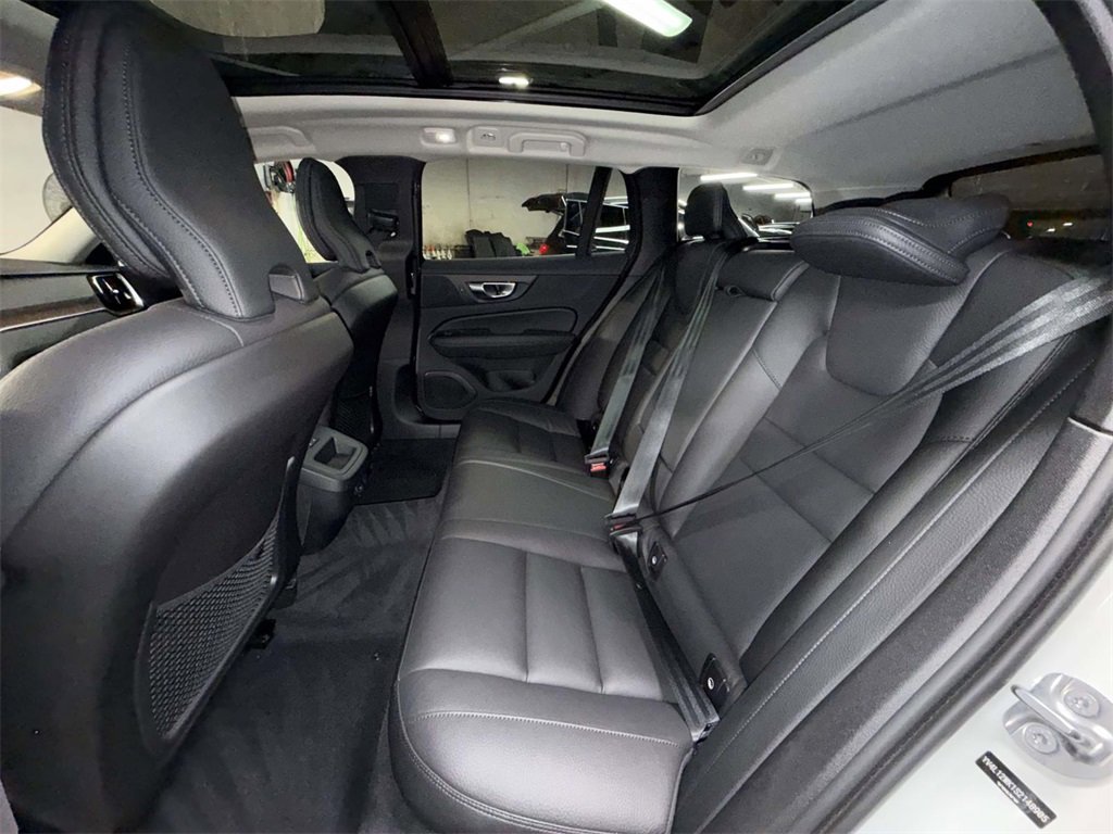 Used 2025 Volvo V60 B5 Cross Country Plus image 19