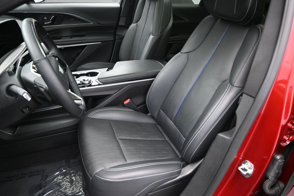Used 2024 Cadillac Lyriq Luxury w/ LPO, Floor Liner Package AWD/4WD image 11