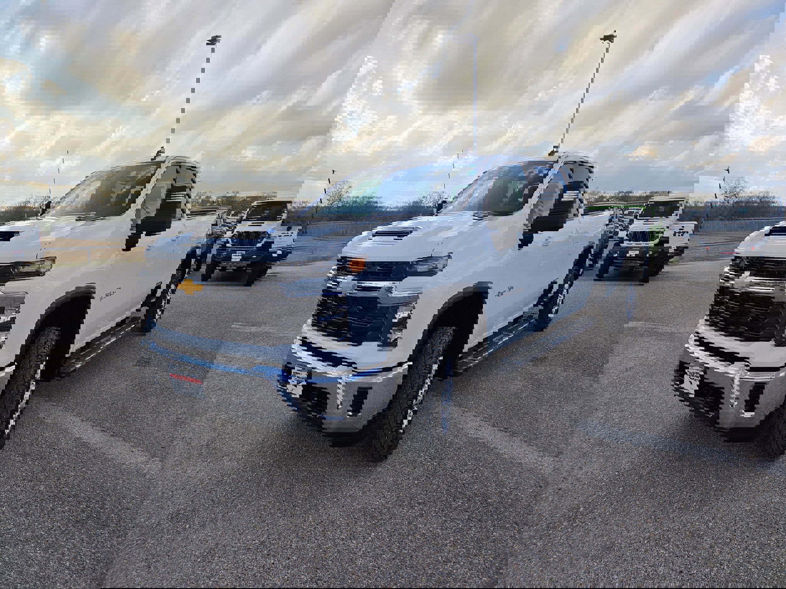 Used 2024 Chevrolet Silverado 2500 LT image 3