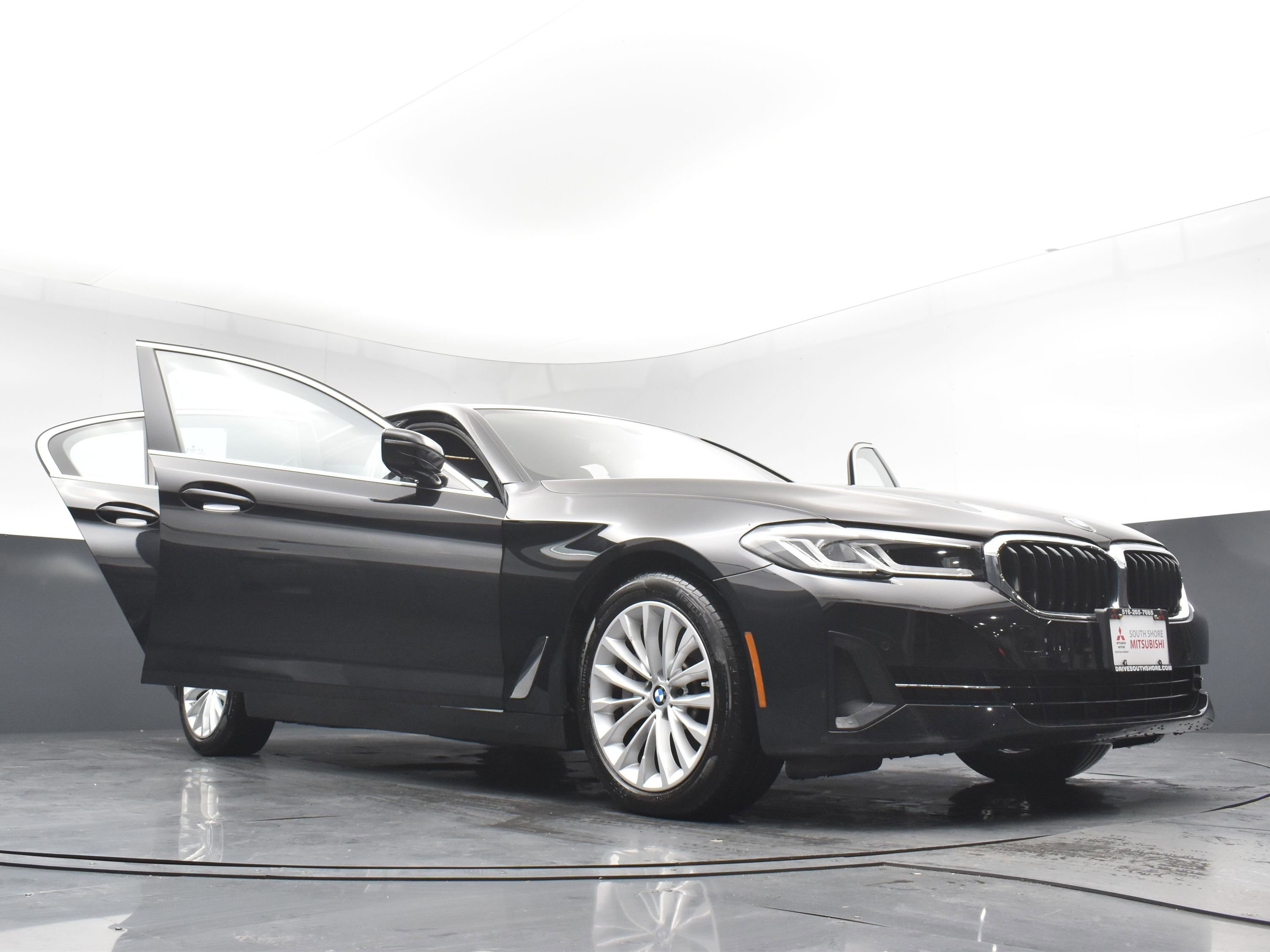 Used 2023 BMW 530i xDrive w/ Convenience Package image 33