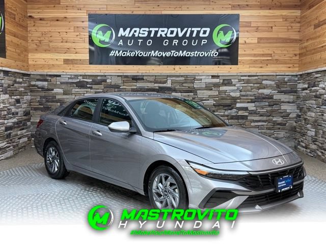 Certified 2024 Hyundai Elantra SEL FWD image 1