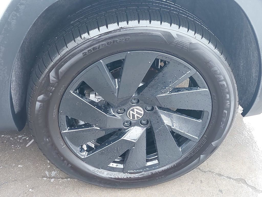 Used 2025 Volkswagen Atlas Cross Sport SE image 29