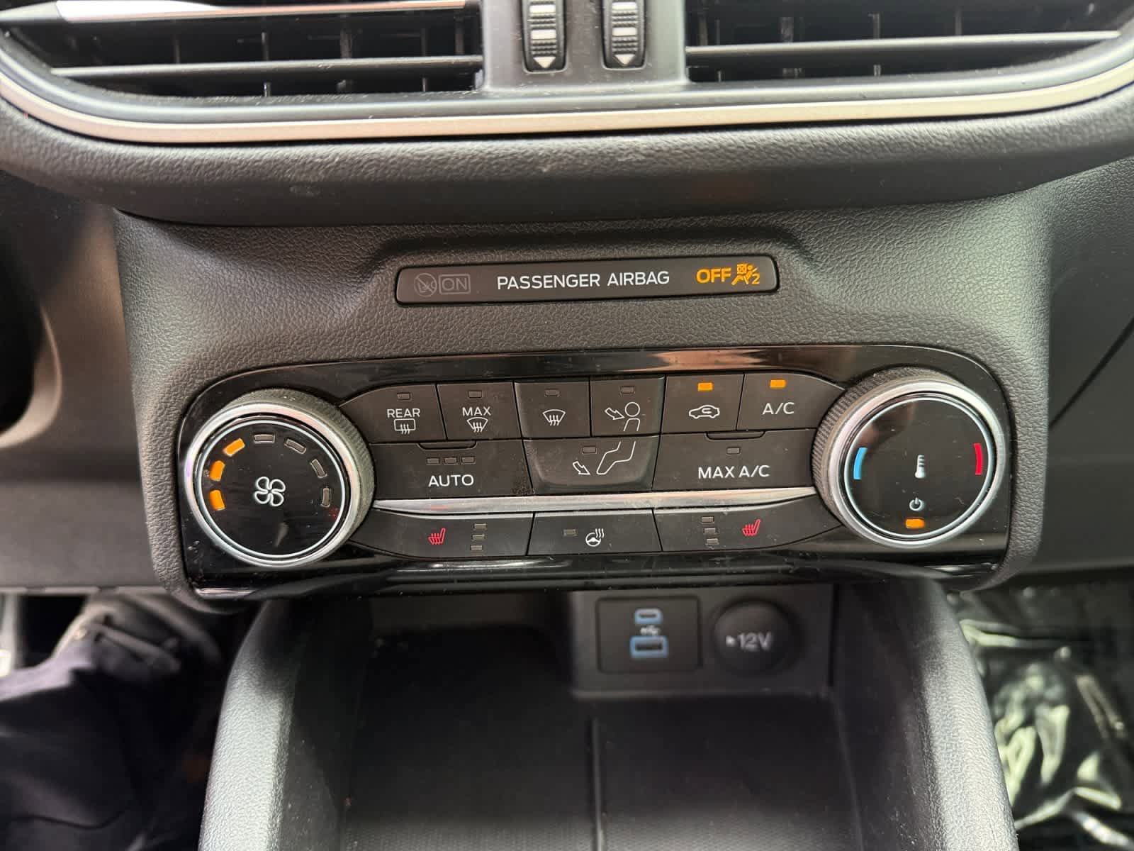 Used 2022 Ford Escape SE w/ Cold Weather Package FWD image 17