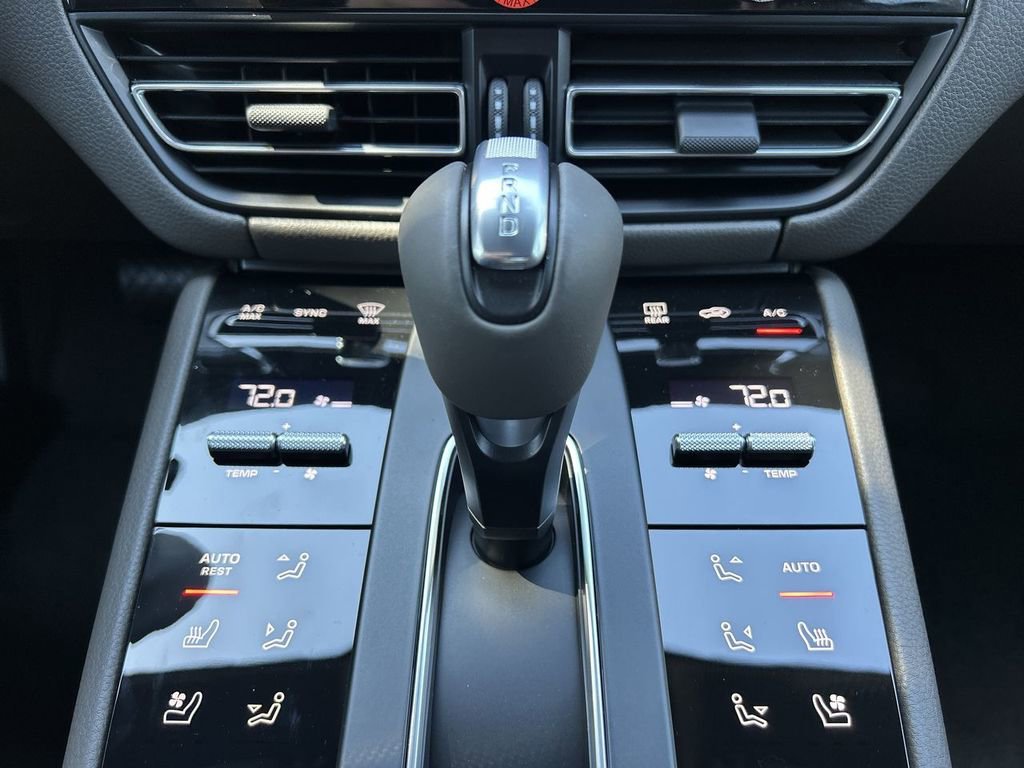 Certified 2025 Porsche Macan image 23