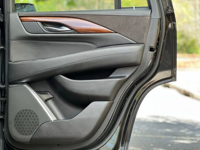 Used 2018 Cadillac Escalade Luxury AWD/4WD image 17