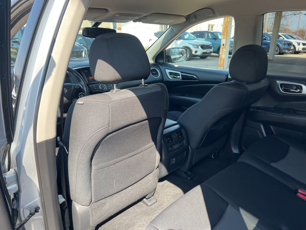 Used 2018 Nissan Pathfinder SV w/ Cargo Package image 9