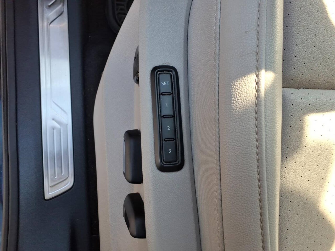 Used 2019 Volkswagen Atlas SEL AWD/4WD image 18