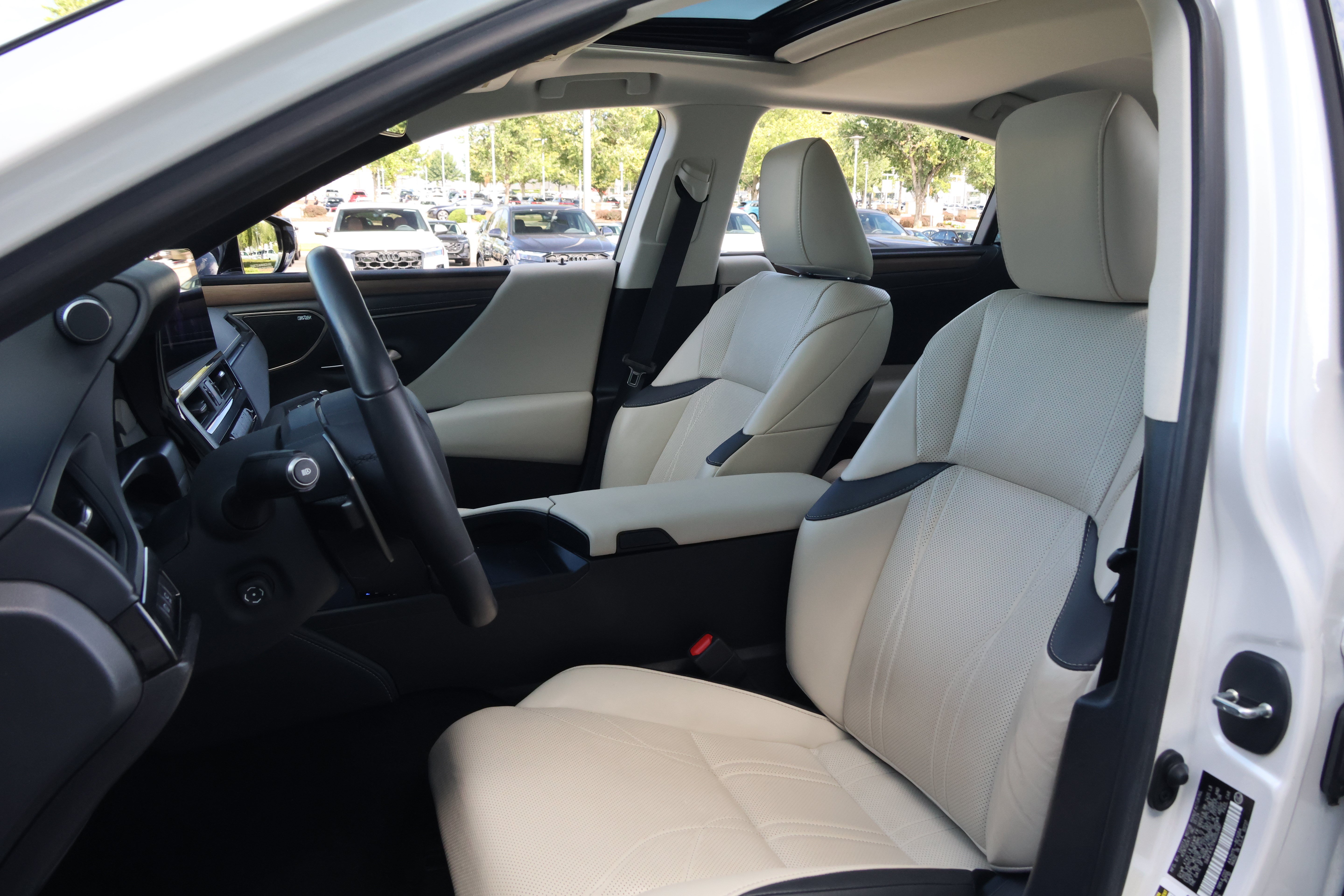 Certified 2024 Lexus ES 300h Ultra Luxury w/ Accessory Package (Z2) FWD image 34