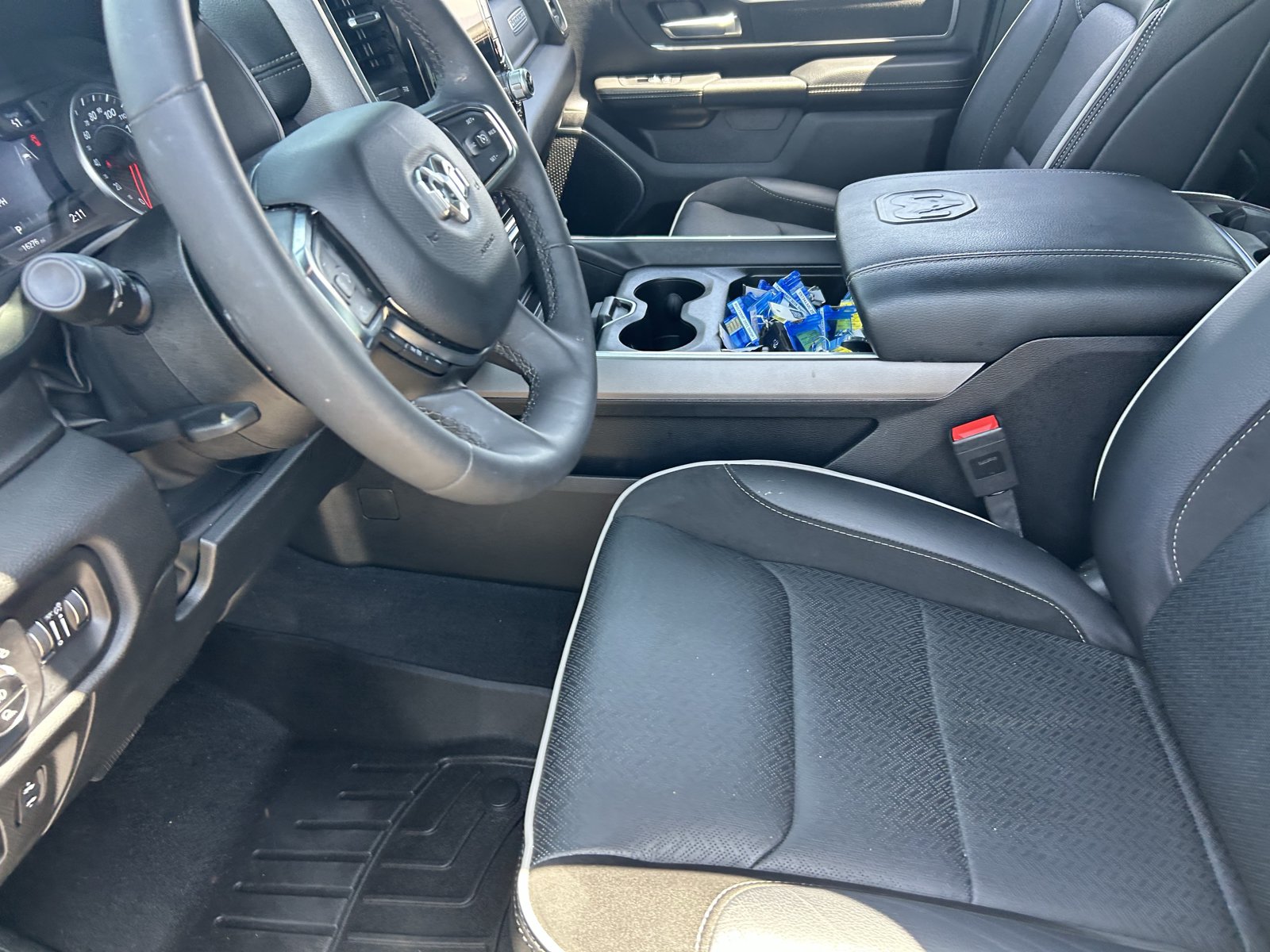 Used 2025 RAM 1500 Laramie w/ Sport Appearance Package AWD/4WD image 27