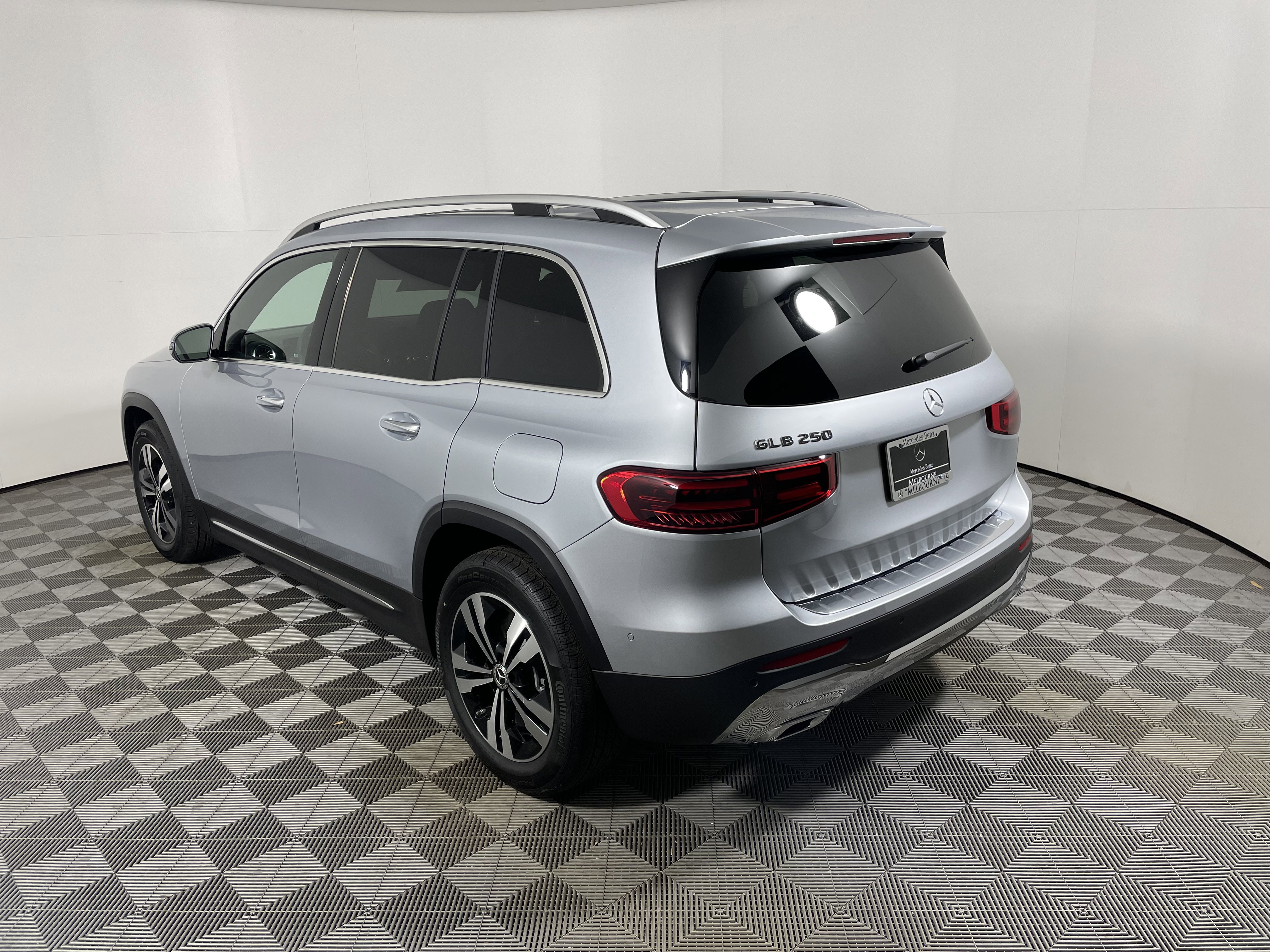 New 2026 Mercedes-Benz GLB 250 image 3