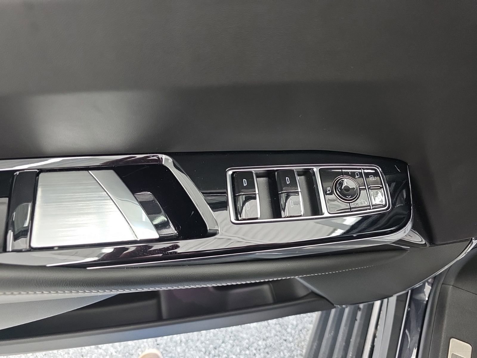 Used 2025 Cadillac Escalade Sport Platinum image 37