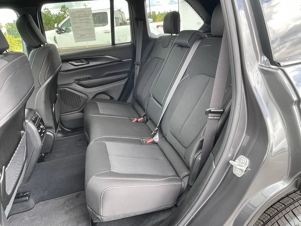 Certified 2026 Jeep Grand Cherokee Laredo RWD image 37