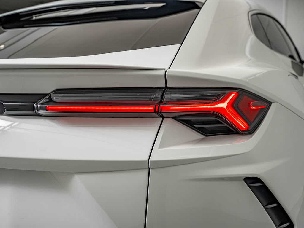 Used 2022 Lamborghini Urus AWD/4WD image 19