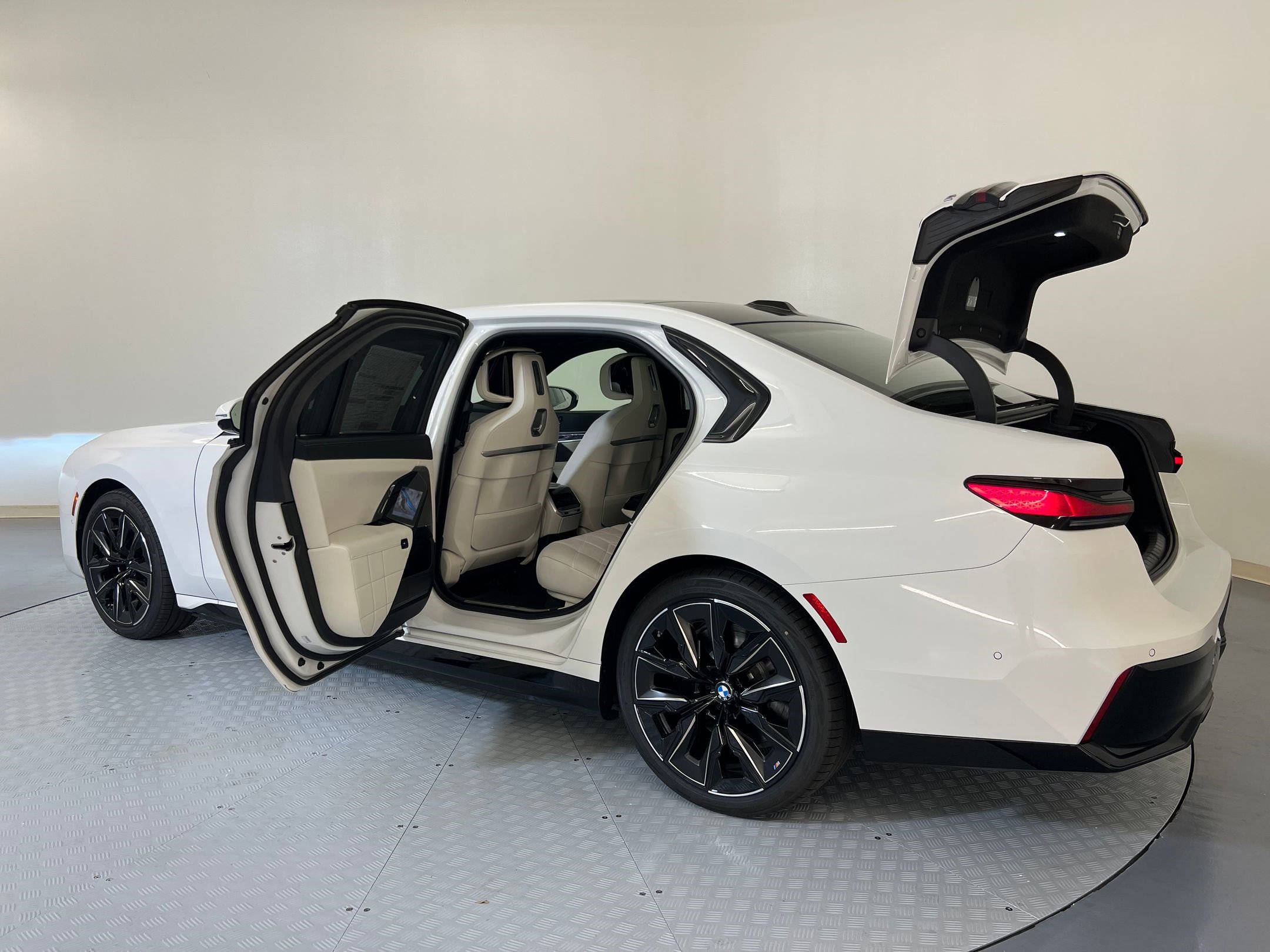 New 2026 BMW i7 eDrive50 w/ M Sport Package image 32