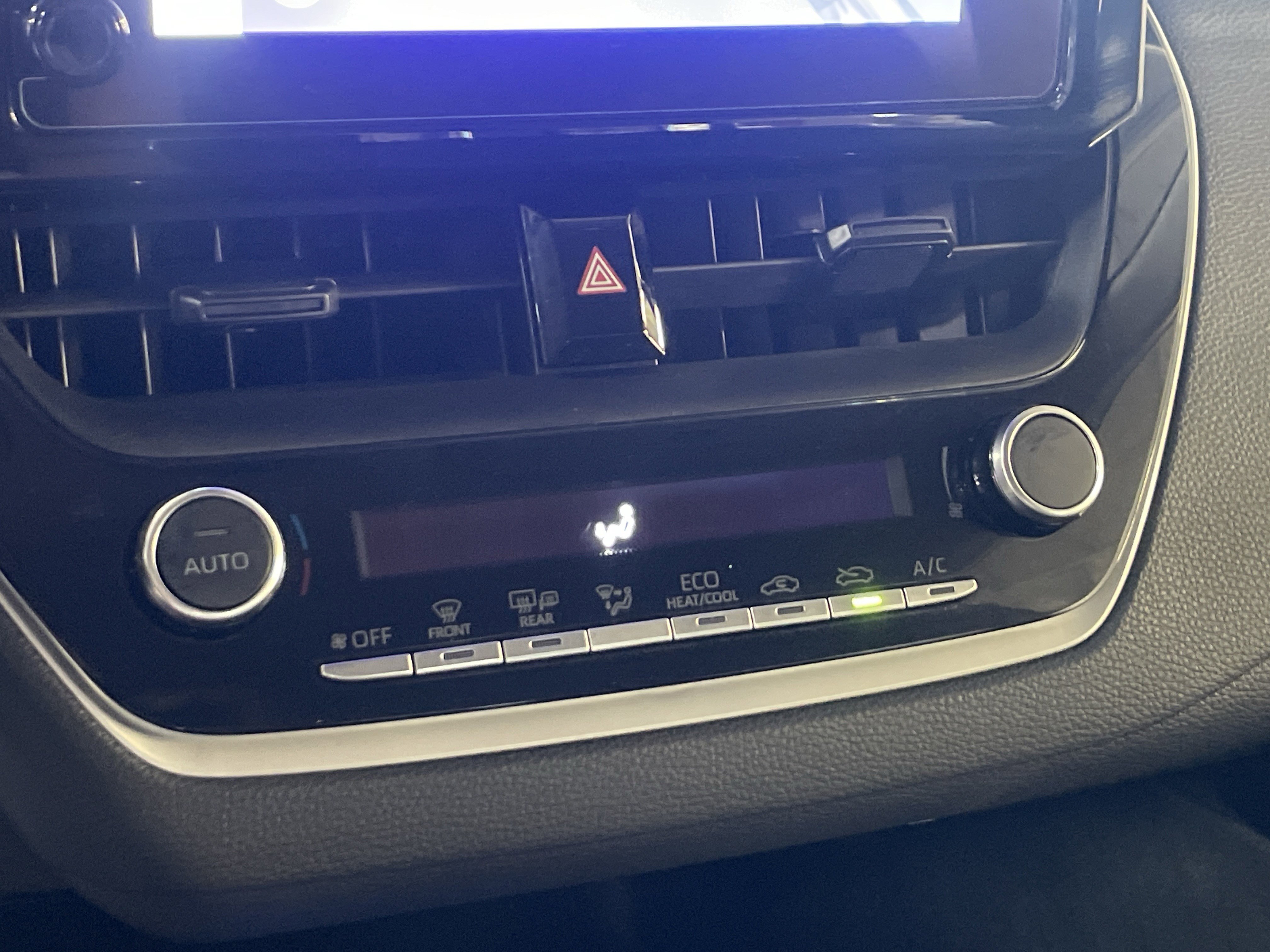 Used 2024 Toyota Corolla LE w/ LE Convenience Package image 24