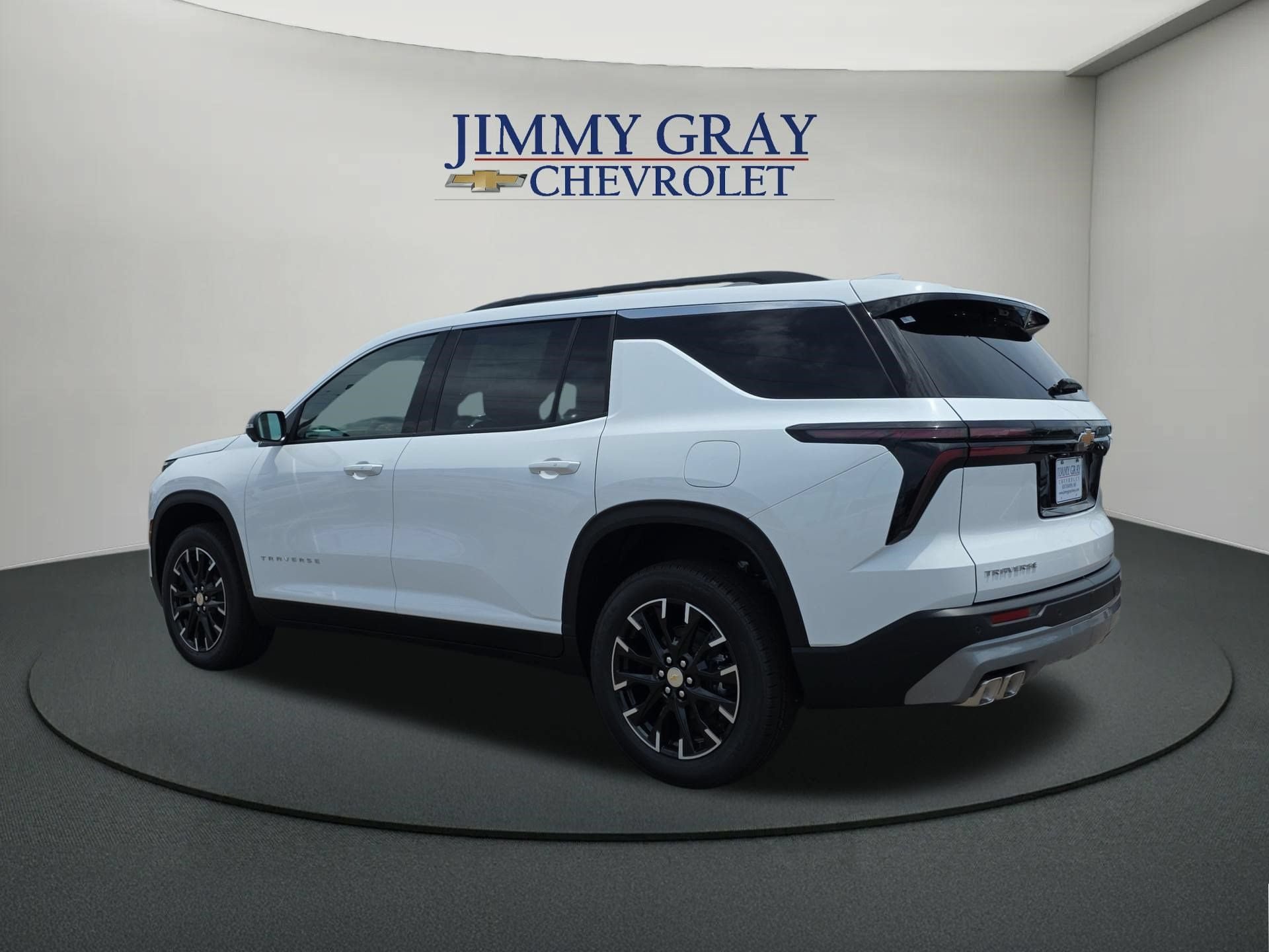 New 2026 Chevrolet Traverse LT w/ Sun and Wheel Package FWD image 3
