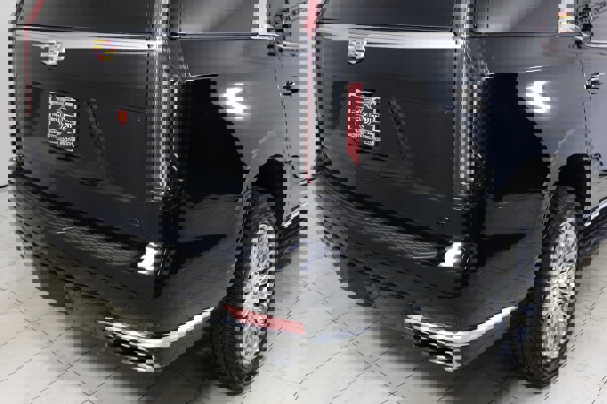 Used 2022 Cadillac Escalade Premium Luxury image 45