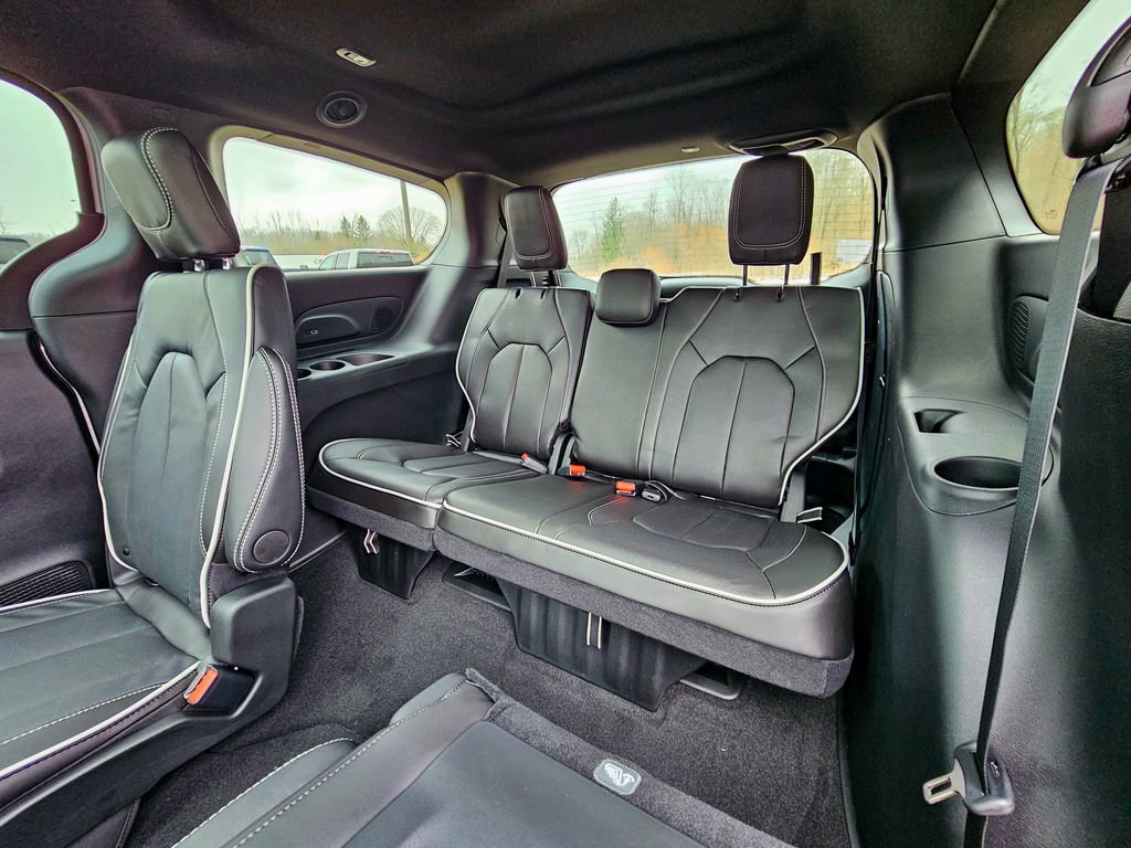 New 2026 Chrysler Pacifica Limited image 33