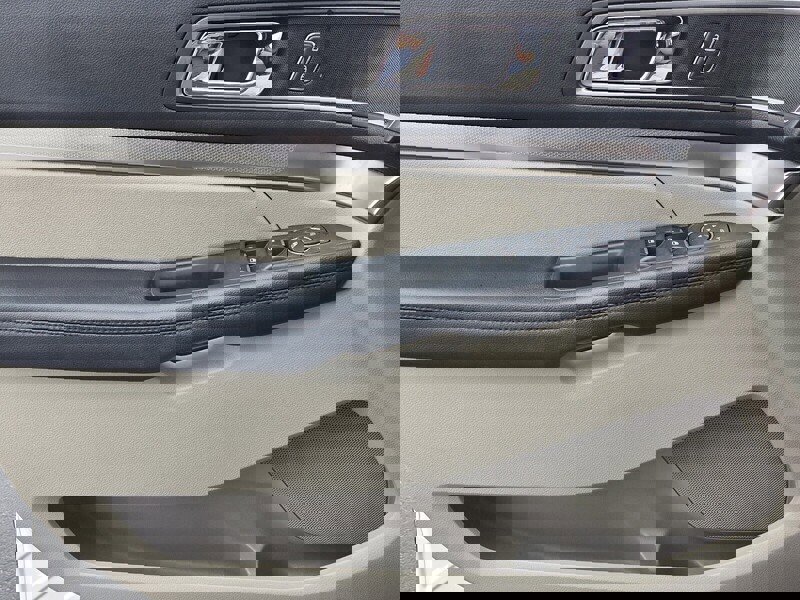 Used 2018 Ford Explorer XLT image 26