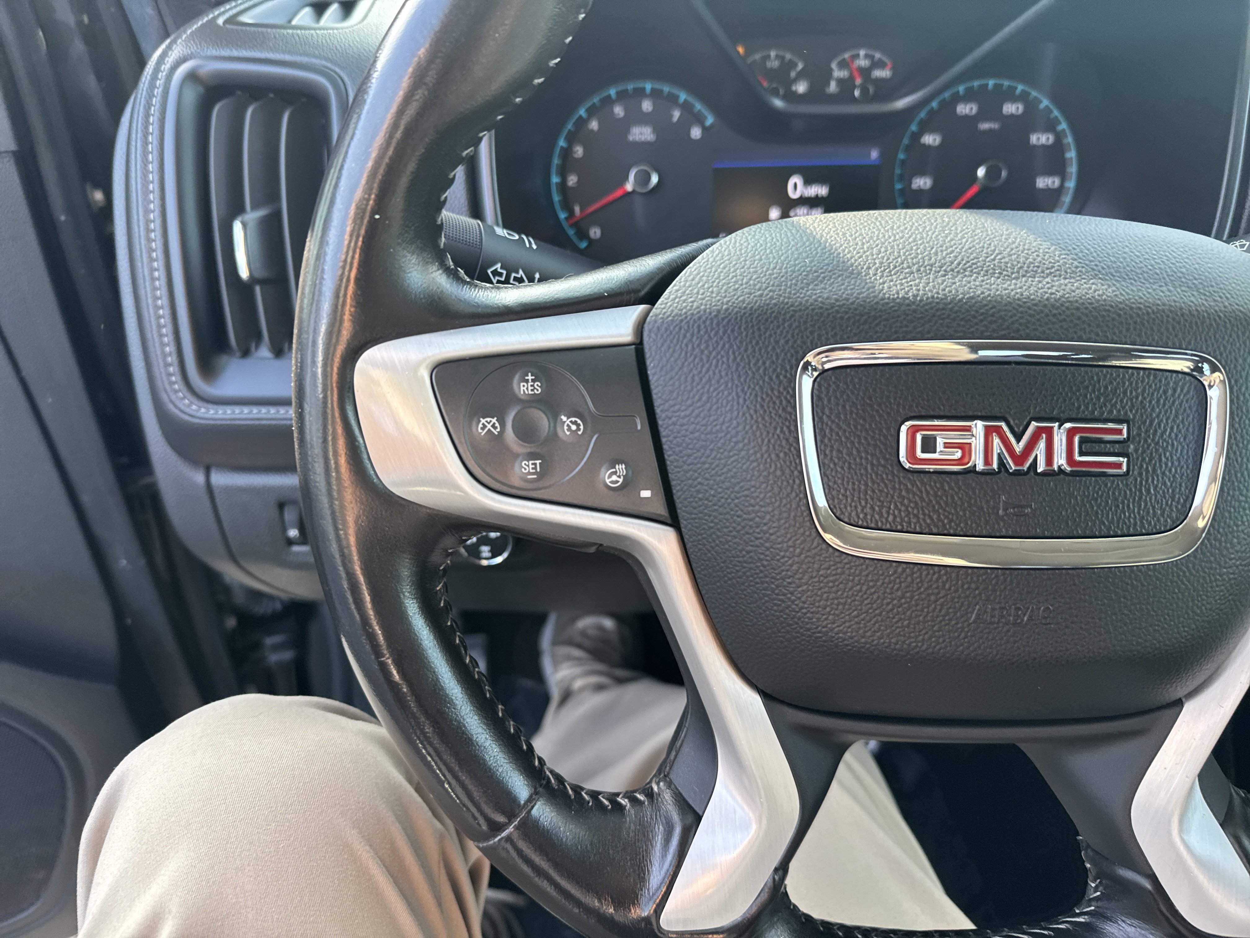 Used 2020 GMC Canyon SLE w/ Elevation Edition image 18