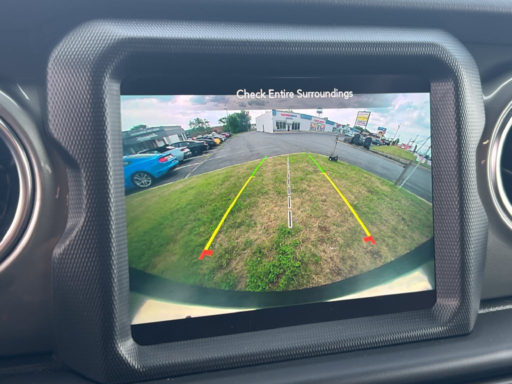 Used 2023 Jeep Wrangler Unlimited Sahara AWD/4WD image 31