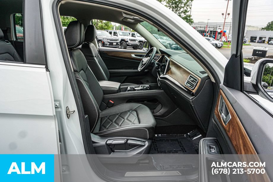 Used 2025 Volkswagen Atlas SE FWD image 24