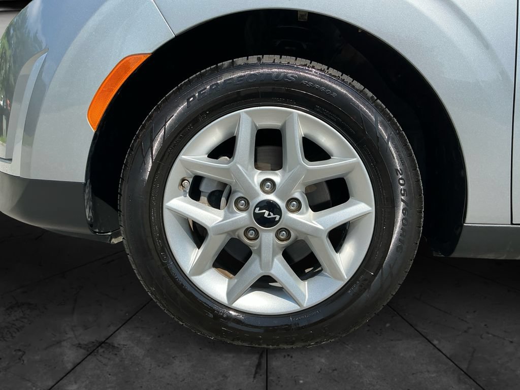 Used 2024 Kia Soul LX w/ Option Group 015 FWD image 15