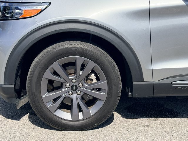 Used 2023 Ford Explorer XLT w/ Equipment Group 202A RWD image 9