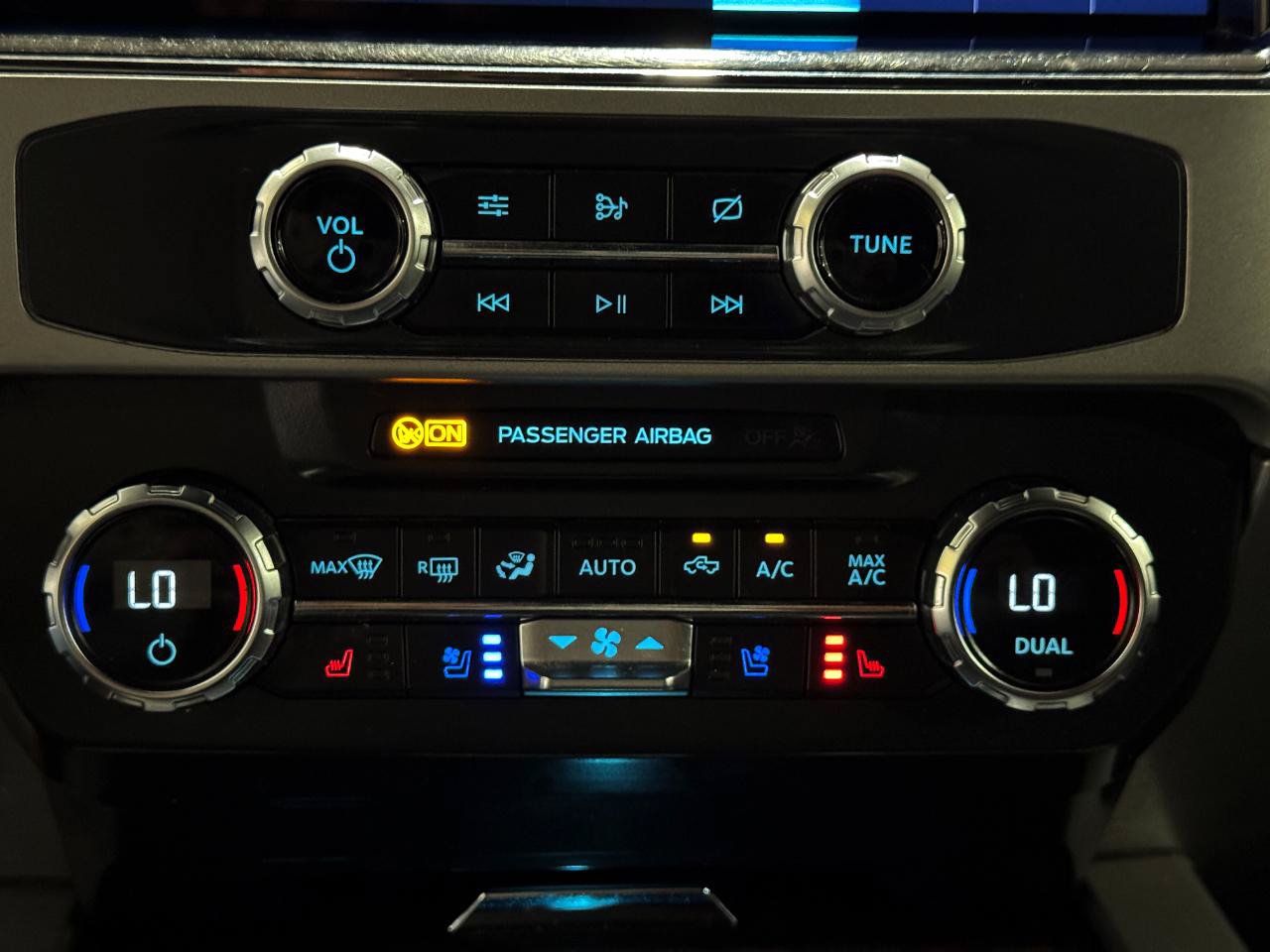 Used 2022 Ford F350 Lariat w/ Lariat Ultimate Package AWD/4WD image 25