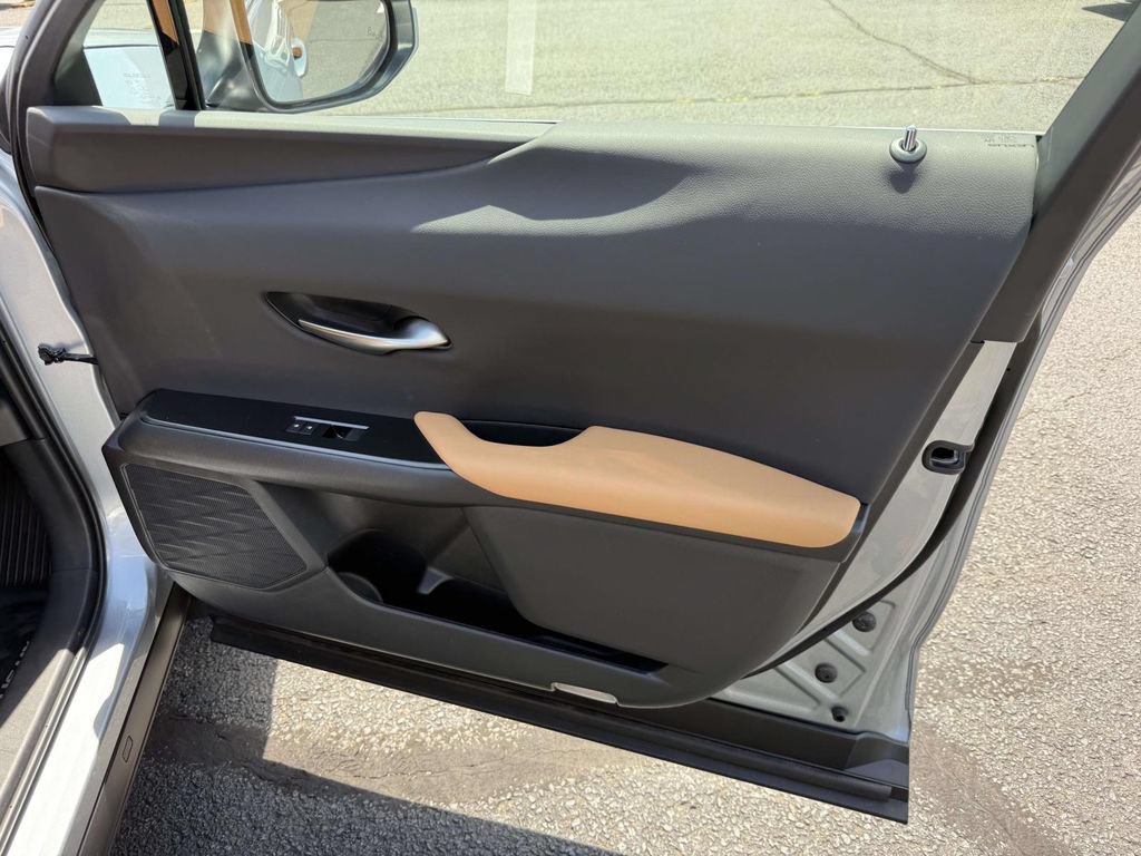 Used 2025 Lexus UX 300h AWD w/ Accessory Package (Z1) image 15