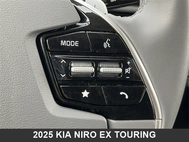 Used 2025 Kia Niro EX Touring image 23