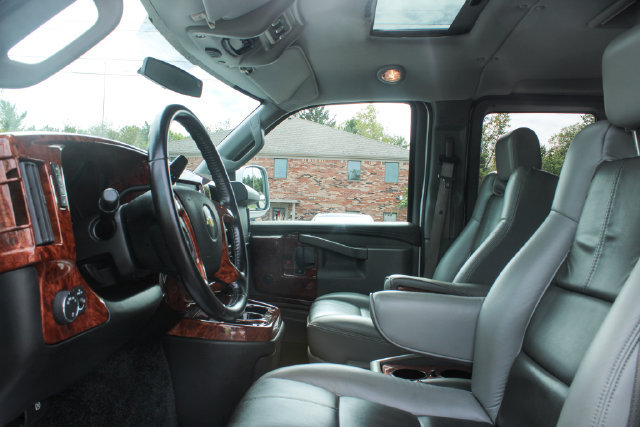 Used 2017 Chevrolet Express 2500 RWD image 11