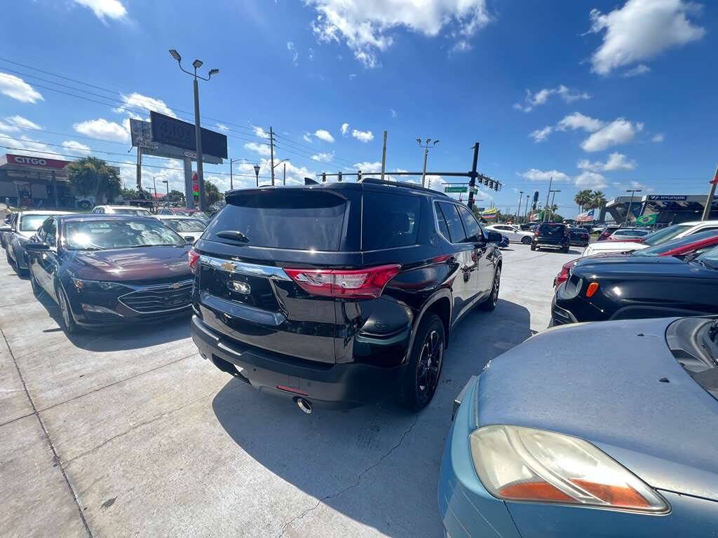 Used 2020 Chevrolet Traverse LT FWD image 3