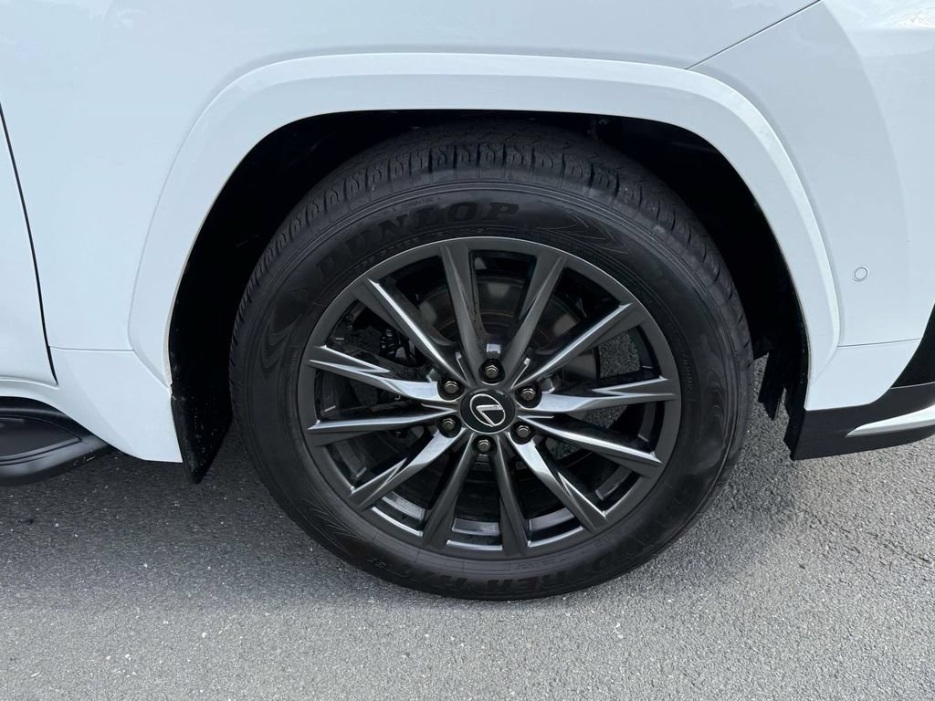 Used 2025 Lexus LX 700h F Sport AWD/4WD image 7