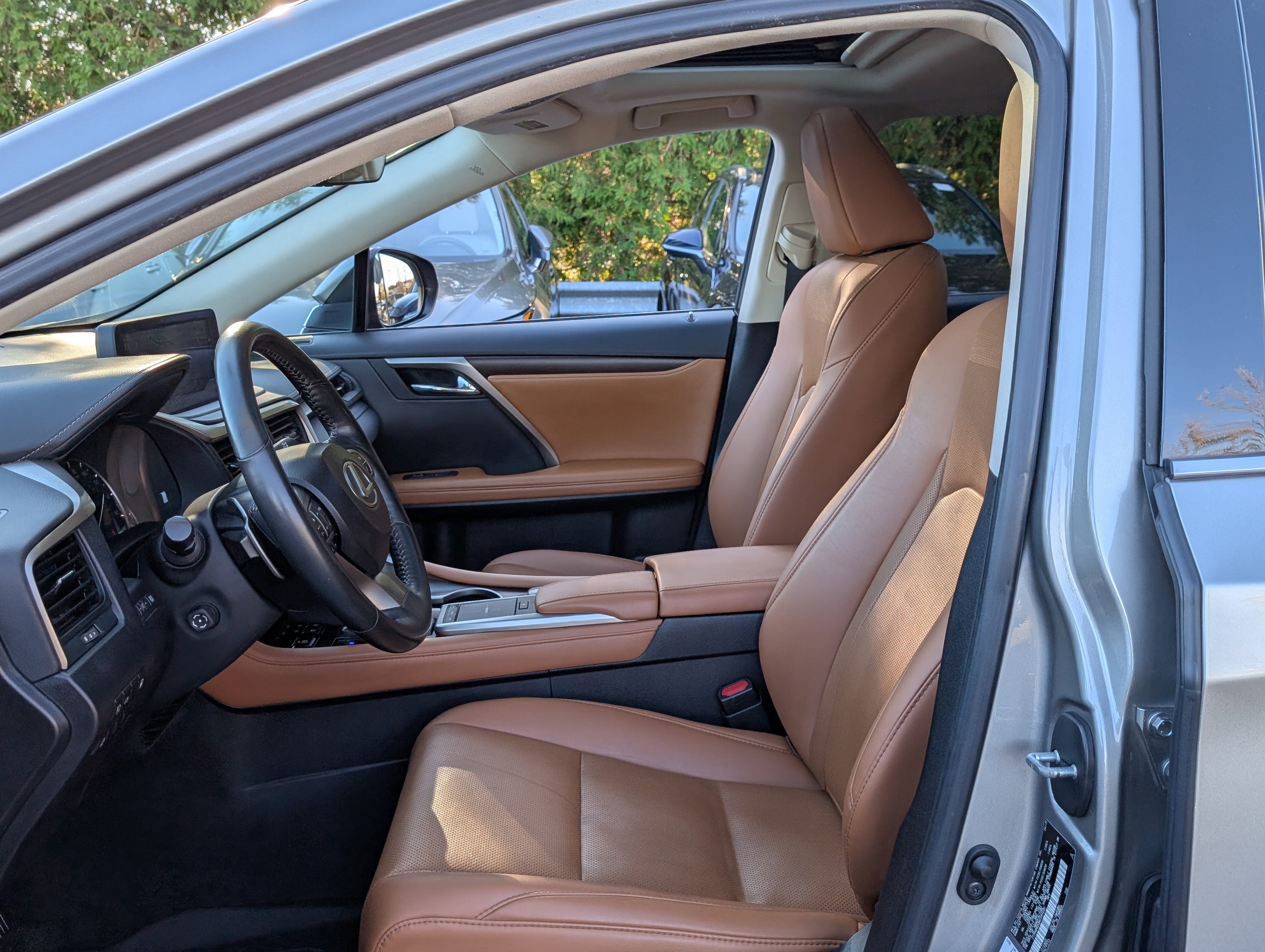 Used 2022 Lexus RX 450h AWD w/ Premium Package image 16