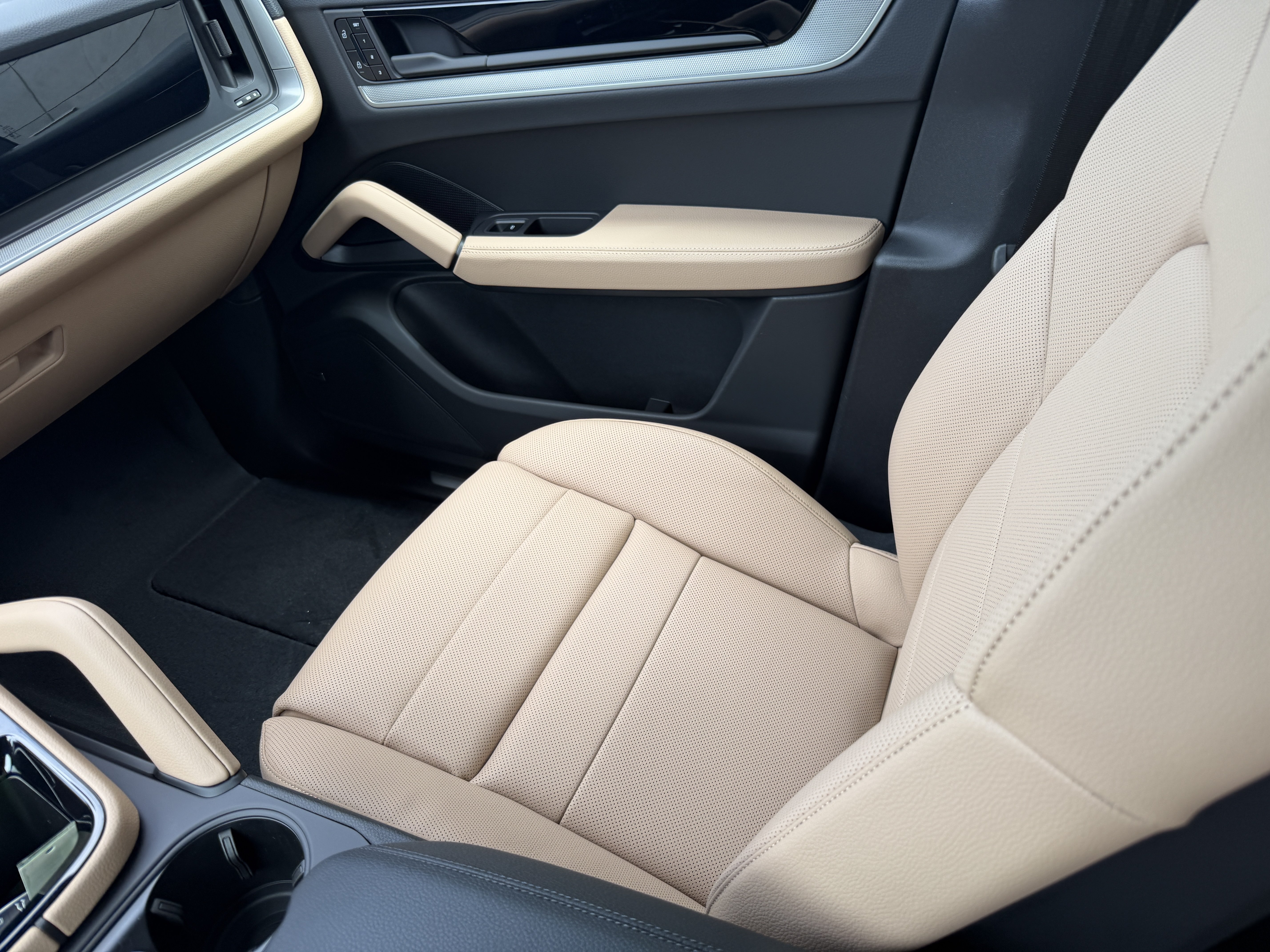 New 2026 Porsche Cayenne AWD/4WD image 18