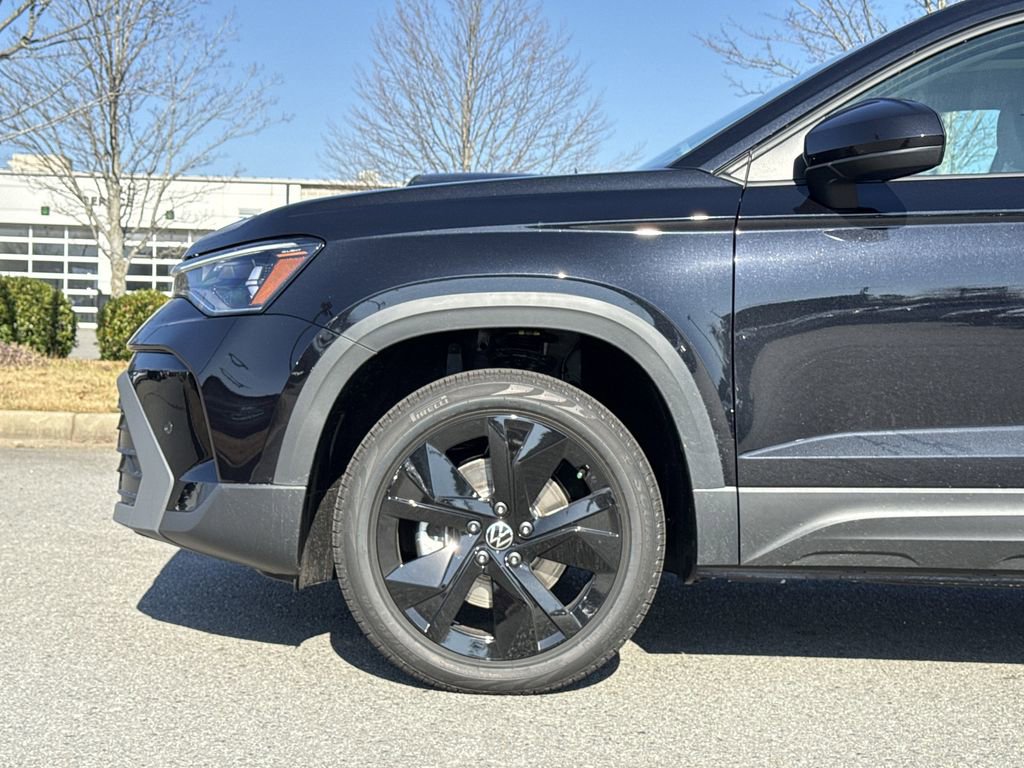 New 2026 Volkswagen Taos SE image 9