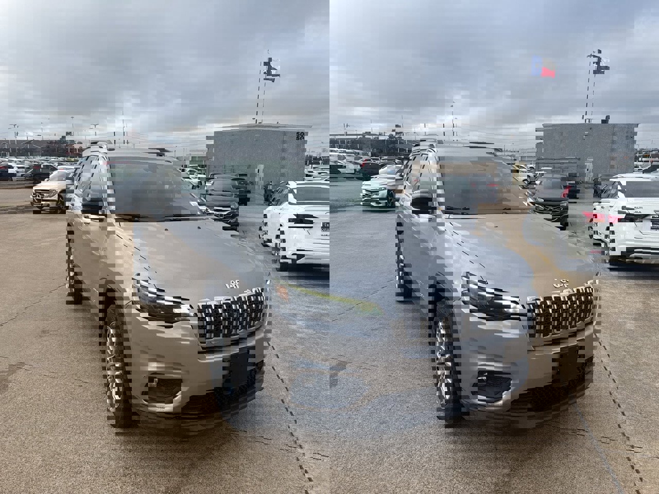 Used 2022 Jeep Cherokee Latitude Lux image 1