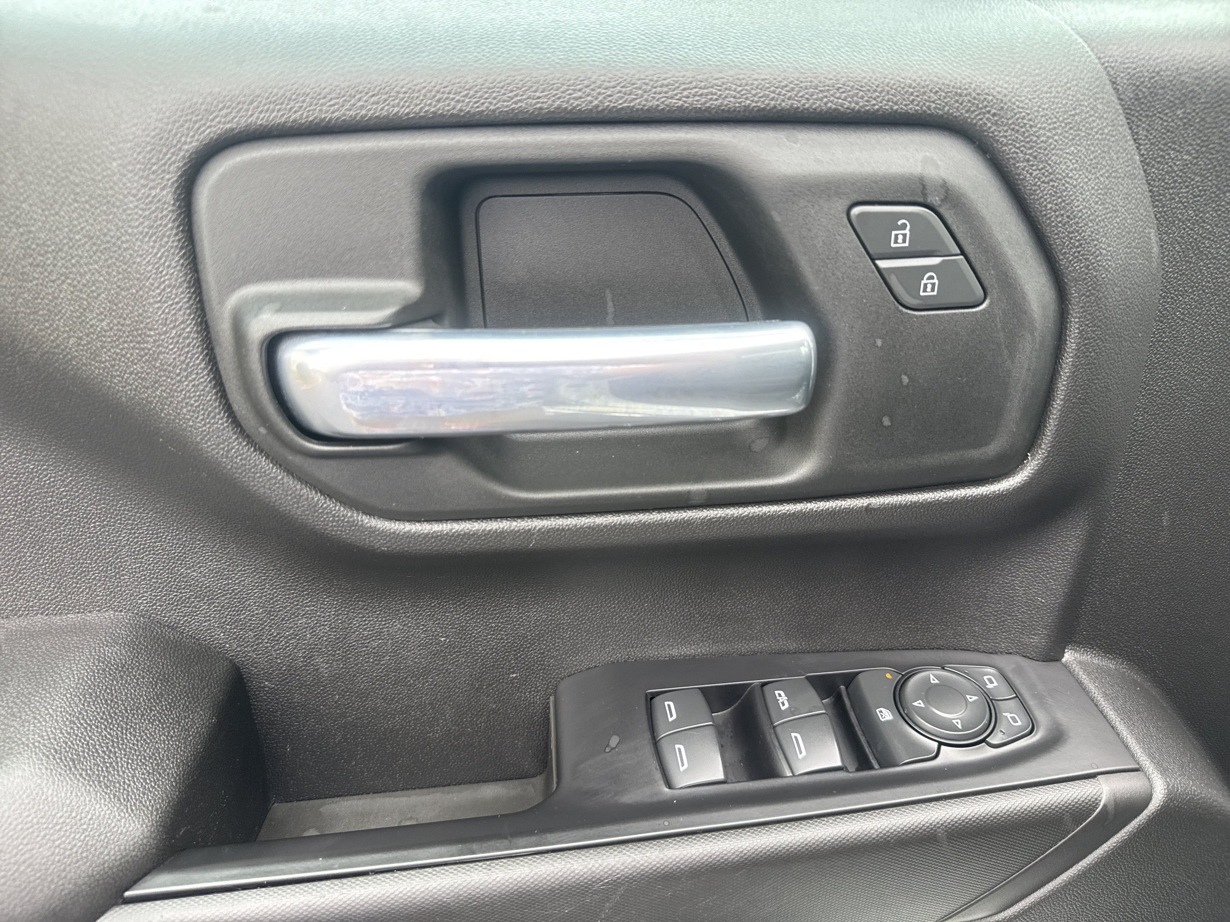 Used 2021 Chevrolet Silverado 1500 Custom w/ Custom Max Trailering Package AWD/4WD image 5