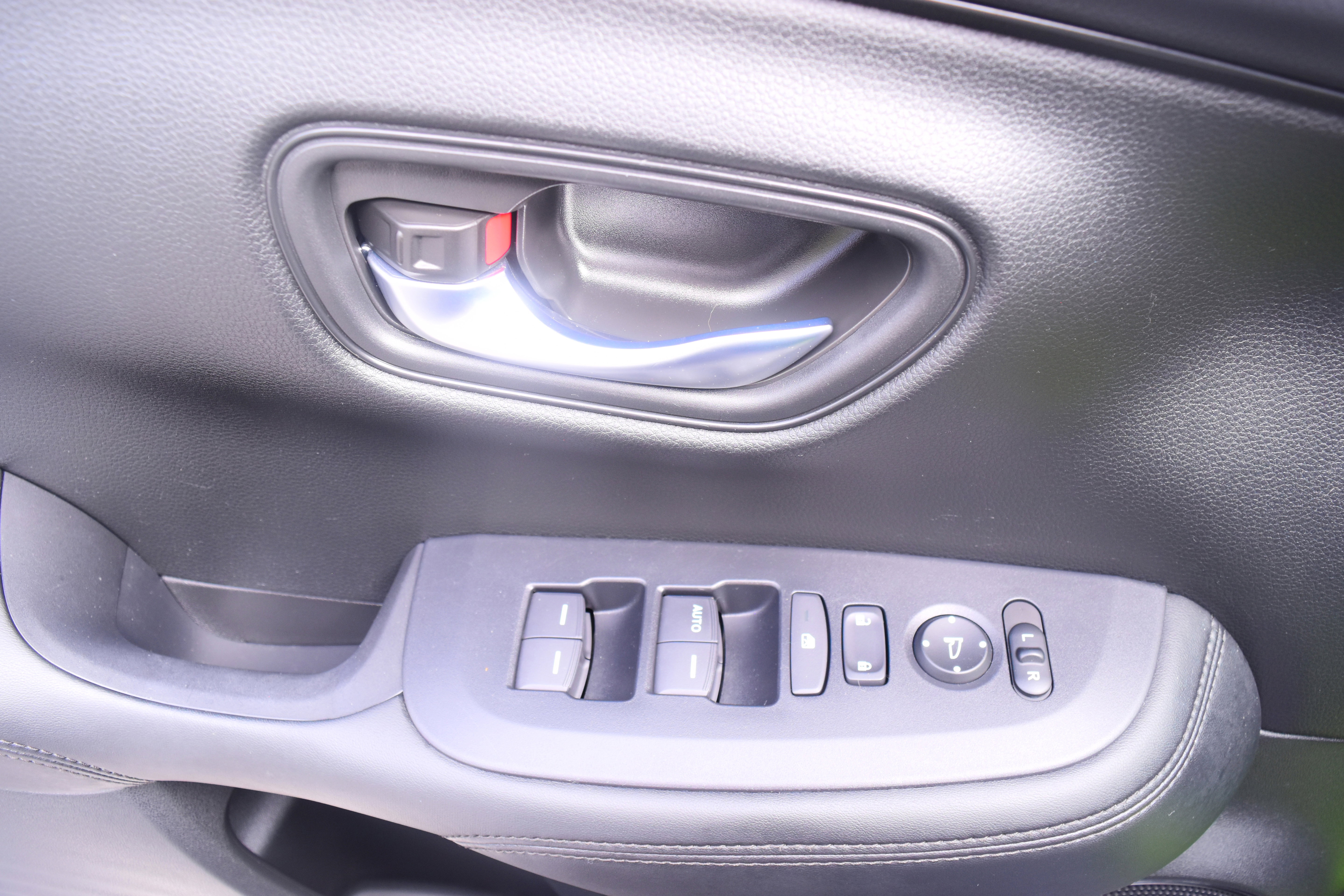 Certified 2023 Honda HR-V LX image 13