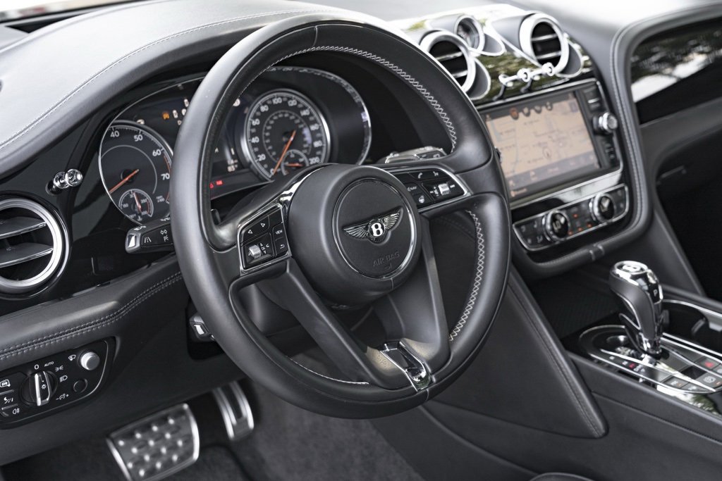 Used 2018 Bentley Bentayga image 20