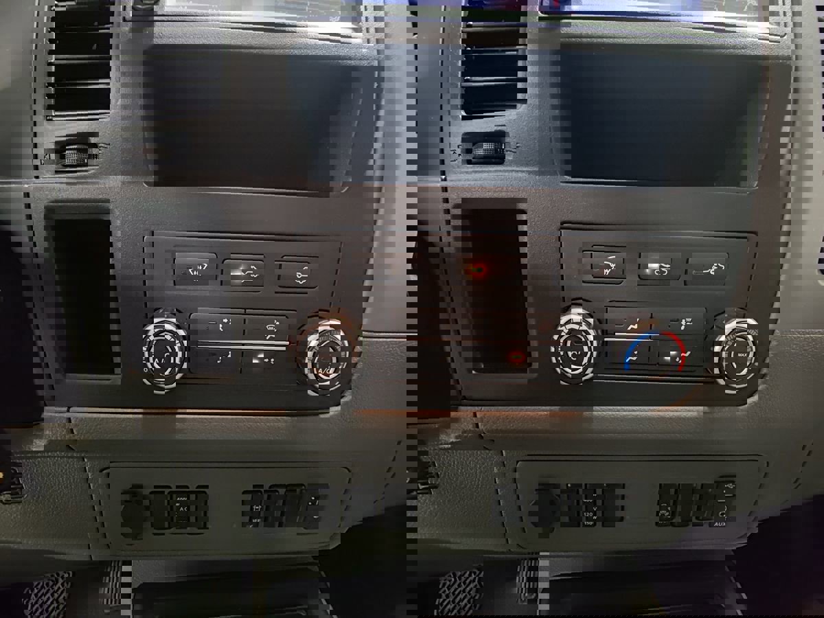 Used 2021 Nissan NV 2500 SV image 32