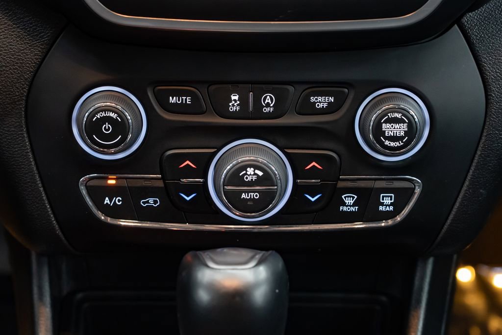 Used 2023 Jeep Cherokee Altitude Lux AWD/4WD image 13