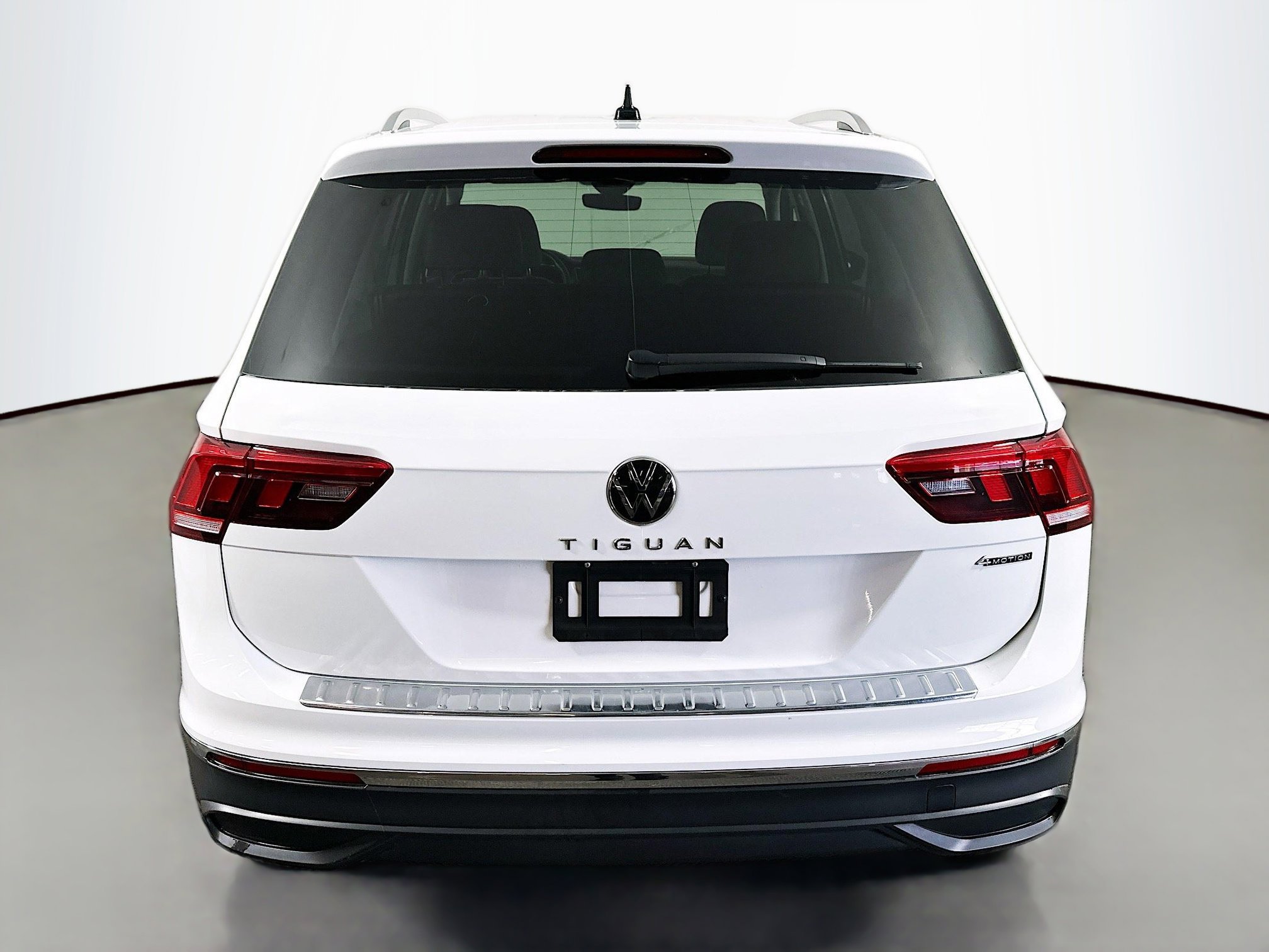 Used 2024 Volkswagen Tiguan Wolfsburg Edition image 6