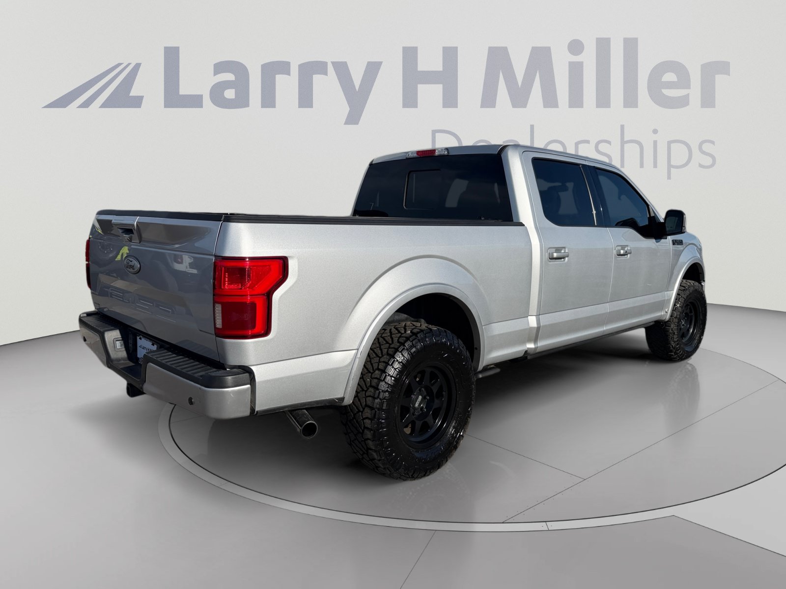 Used 2019 Ford F150 Lariat w/ Equipment Group 502A Luxury AWD/4WD image 5