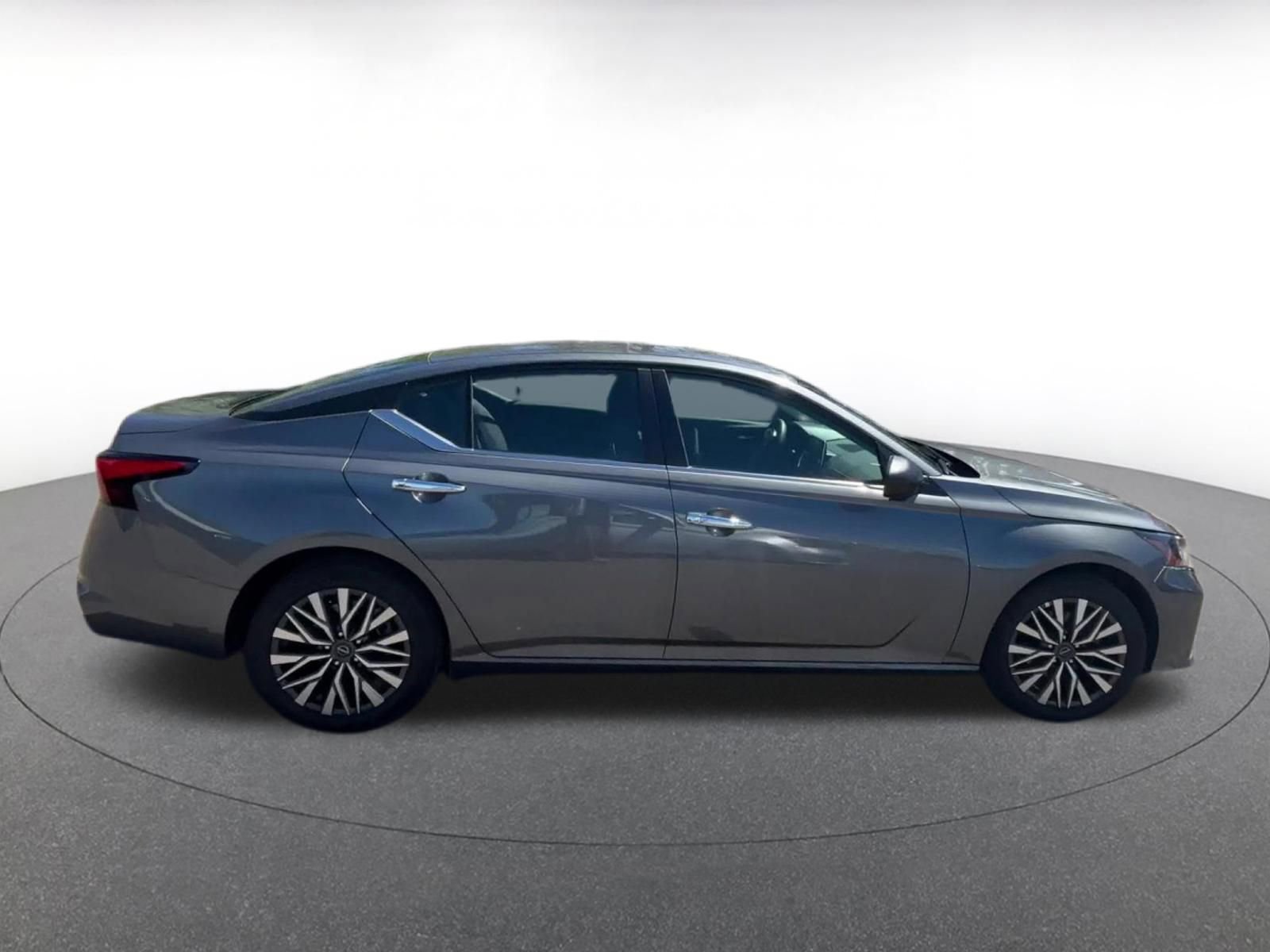 Used 2025 Nissan Altima 2.5 SV image 16