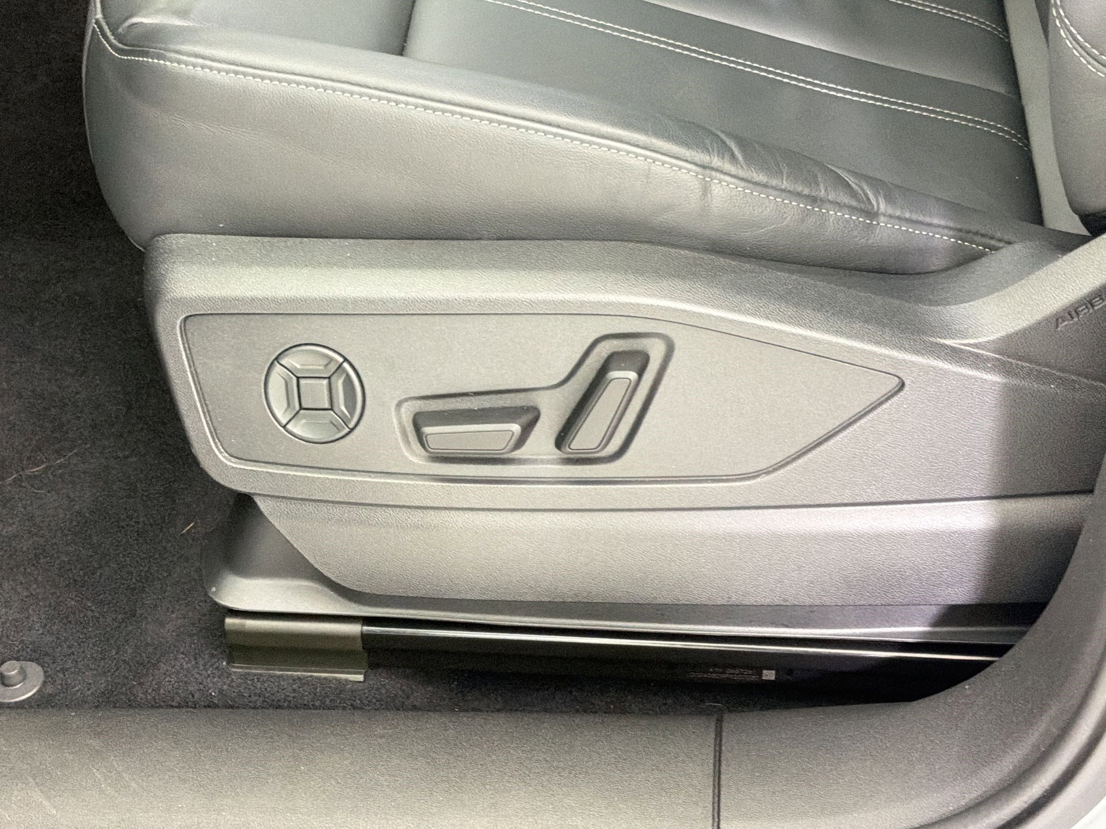 Certified 2025 Audi Q5 Premium w/ Convenience Package AWD/4WD image 14