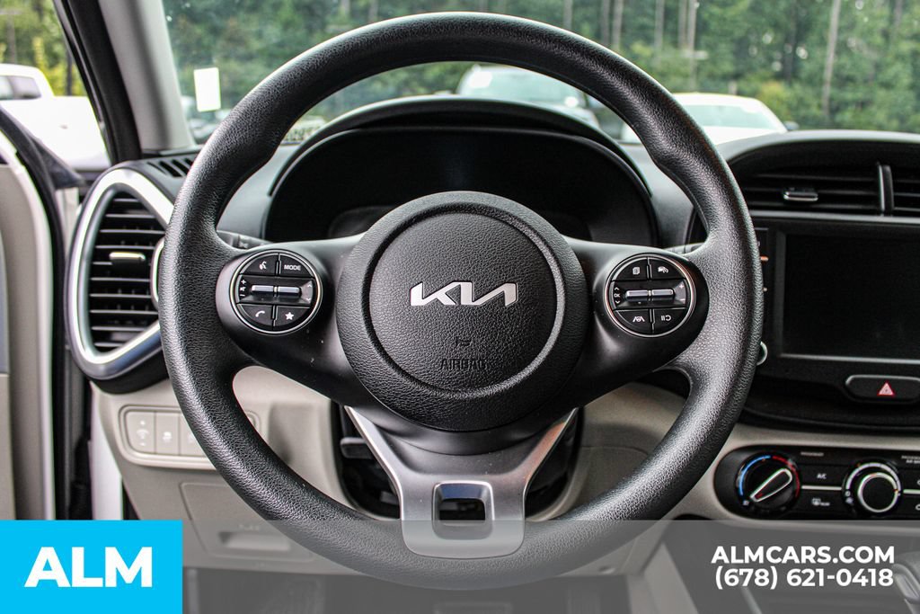 Used 2025 Kia Soul LX w/ LX Technology Package FWD image 24