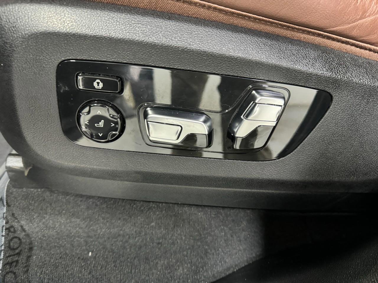 Used 2025 BMW X7 xDrive40i image 32